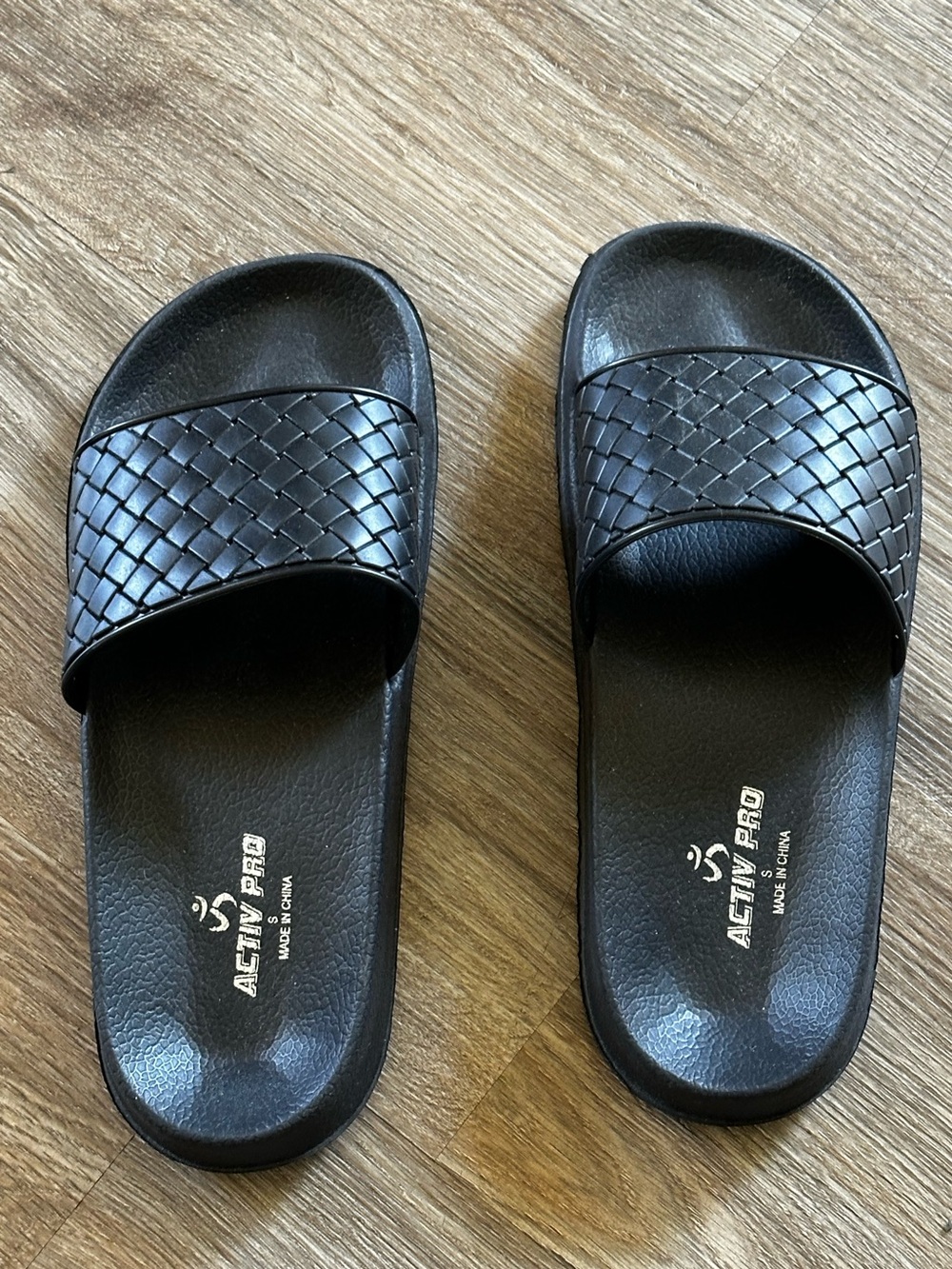 Activ Pro Mens Black Basket-Weave Pattern Strap Slide Sandals